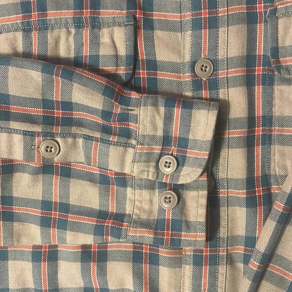 Men’s duluth button down - Picture 3 of 6